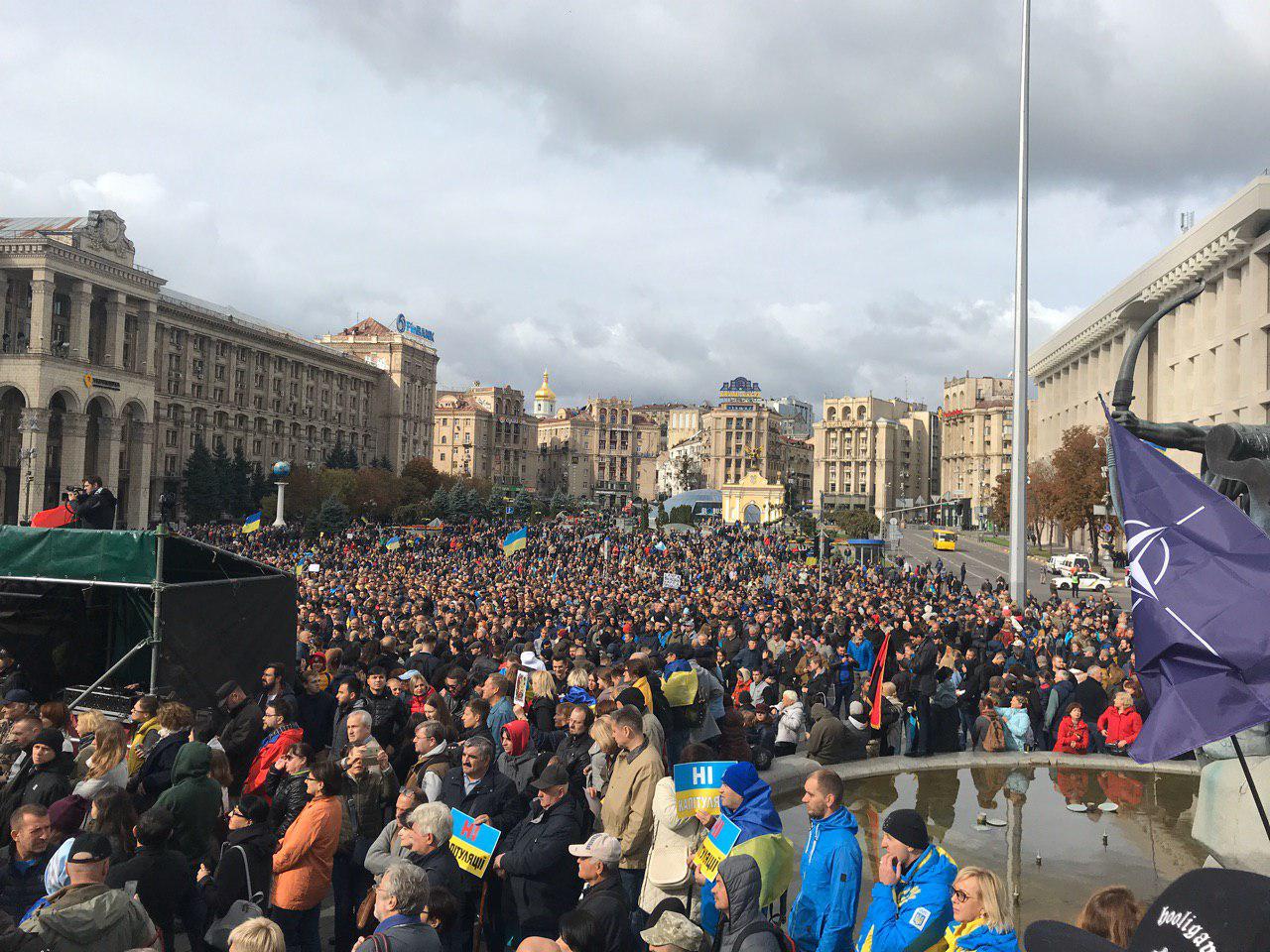 Реальный киев новости сегодня. Площадь независимости Киев митинг. Киев сейчас Майдан. Митинги в Киеве сейчас. Площадь Майдана сейчас.